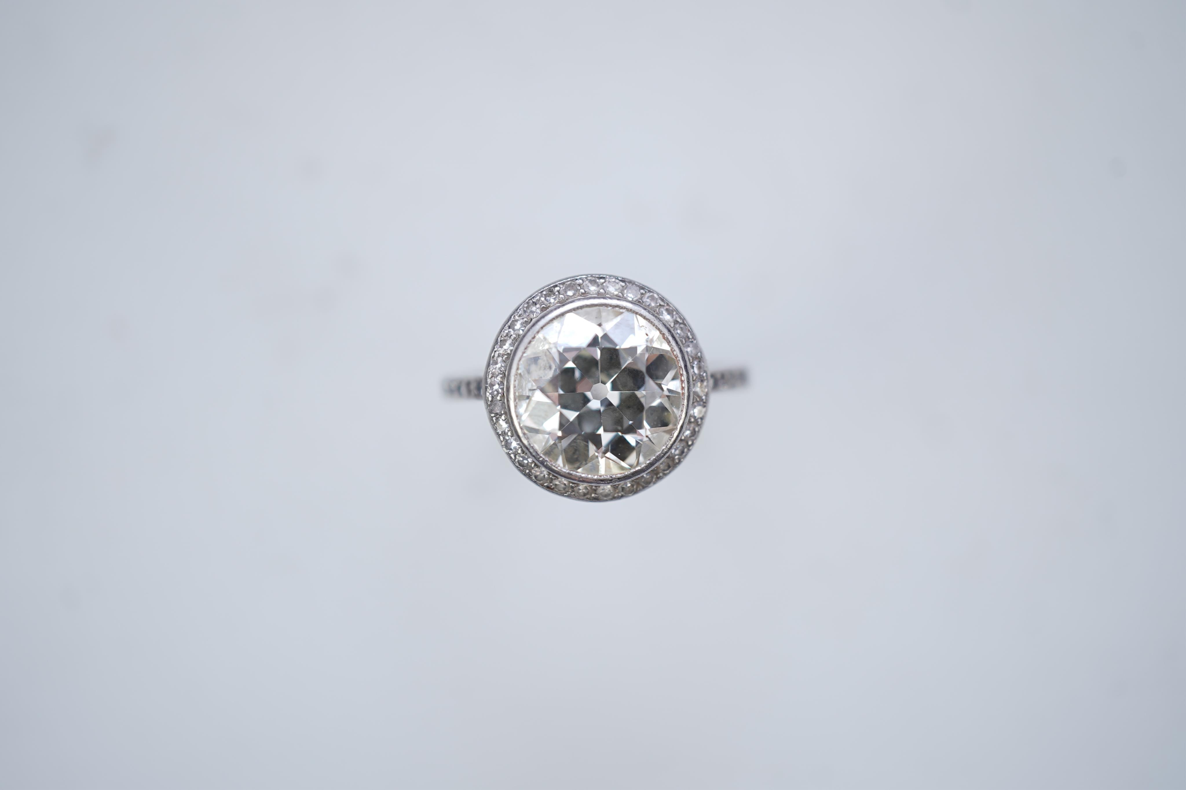 An attractive diamond ring, early 20th century